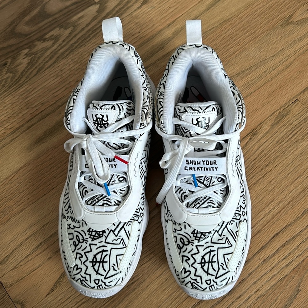 Donovan Mitchell Basketball sneakers